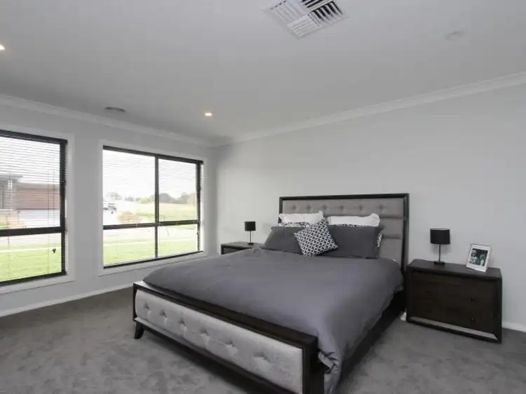 Seventh view of Homely house listing, 33 Kidd Circuit, Goulburn NSW 2580