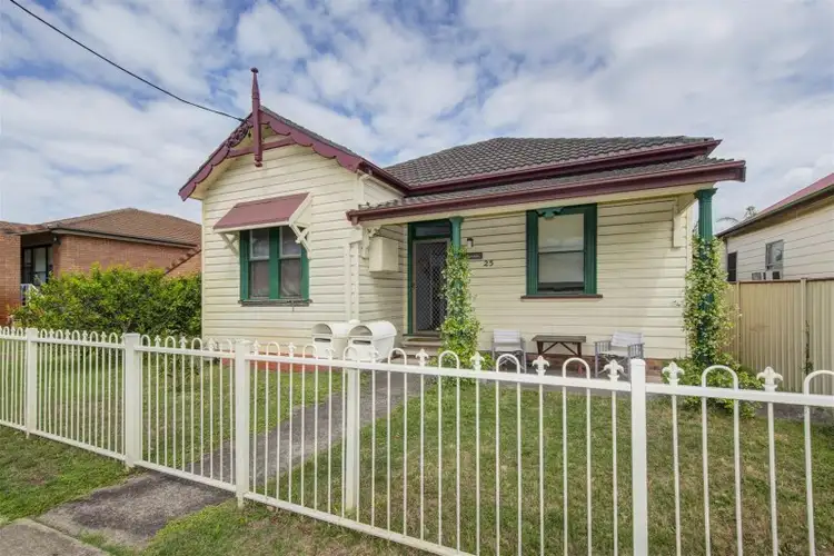 25 Lomond Street, Stockton NSW 2295