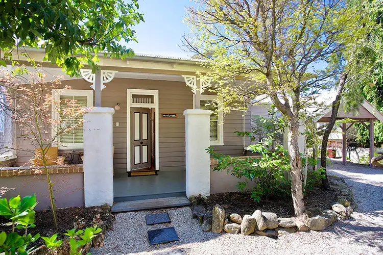 6 Wood Street, Wentworth Falls NSW 2782