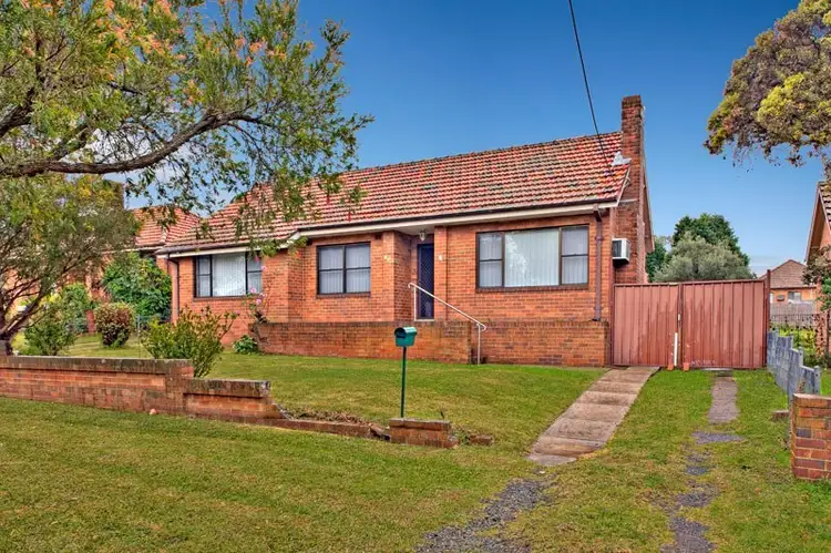 7 Chaseling Street, Greenacre NSW 2190