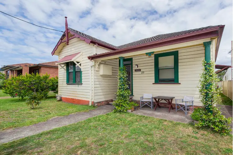 25 Lomond Street, Stockton NSW 2295