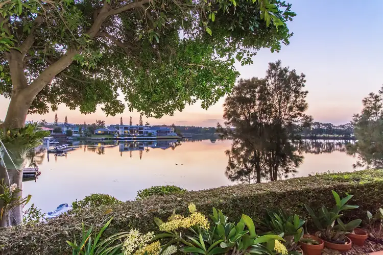 1/125 Santa Cruz Boulevard, Clear Island Waters QLD 4226