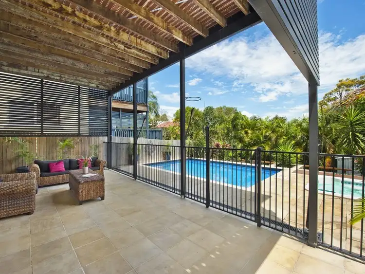 15 Parooba Avenue, Camp Hill QLD 4152