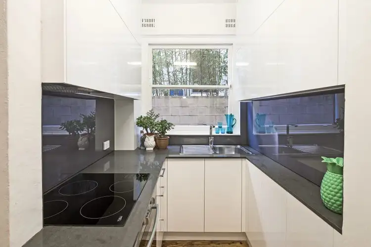 Fifth view of Homely apartment listing, 2/5 Hastings Parade, North Bondi NSW 2026