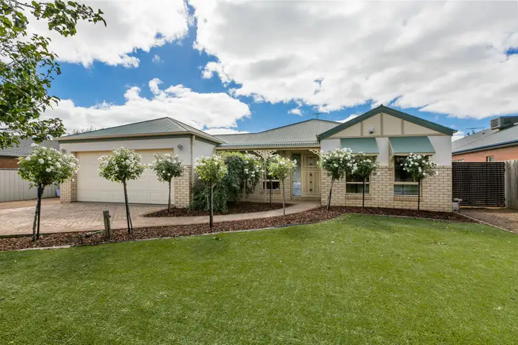 9 Hillcrest Court, Melton West VIC 3337