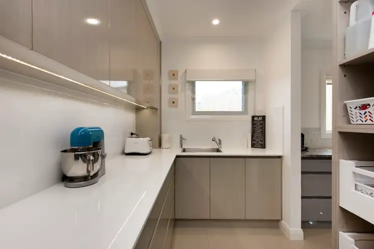 Fourth view of Homely house listing, 8a Kenilworth Place, Carindale QLD 4152