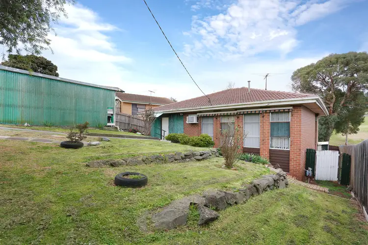 37 Lorraine Crescent, Jacana VIC 3047