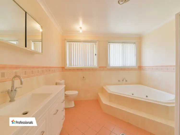 Sixth view of Homely house listing, 8 Dawson Close, Tamworth NSW 2340