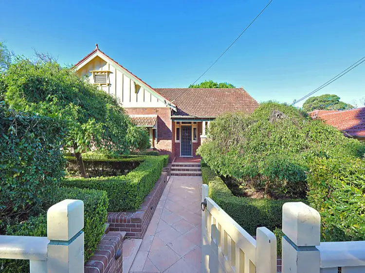 11 Trafalgar Avenue, Roseville NSW 2069