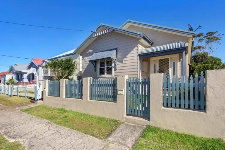 73 Roxburgh Street, Stockton NSW 2295