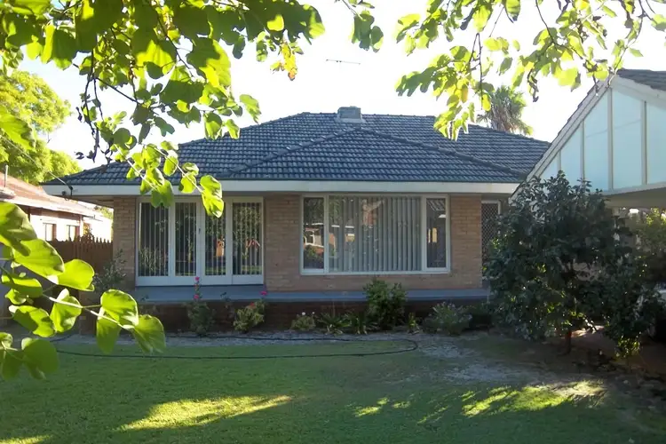 15A Pola Street