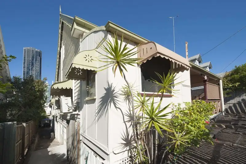 Main view of Homely block of units listing, 11 Thornbury Street, Spring Hill QLD 4000