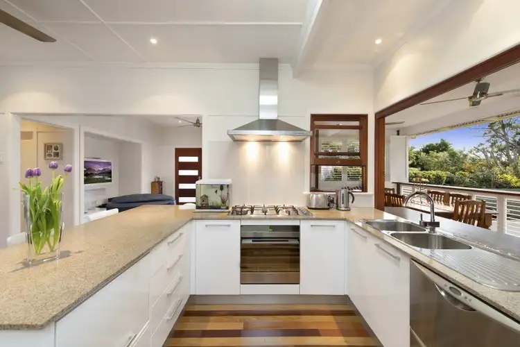 206 Beddoes Street, Holland Park QLD 4121