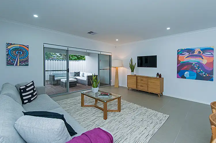 1/151 Keane Street, Cloverdale WA 6105