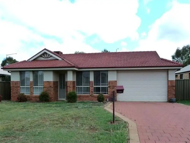 4 Cardiff Arms Avenue, Dubbo NSW 2830