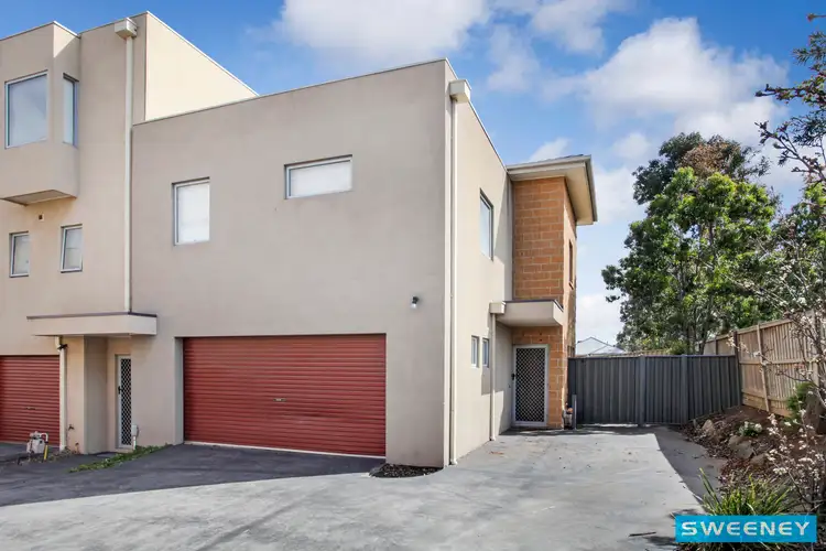 5/4 Hopetoun Green, Caroline Springs VIC 3023