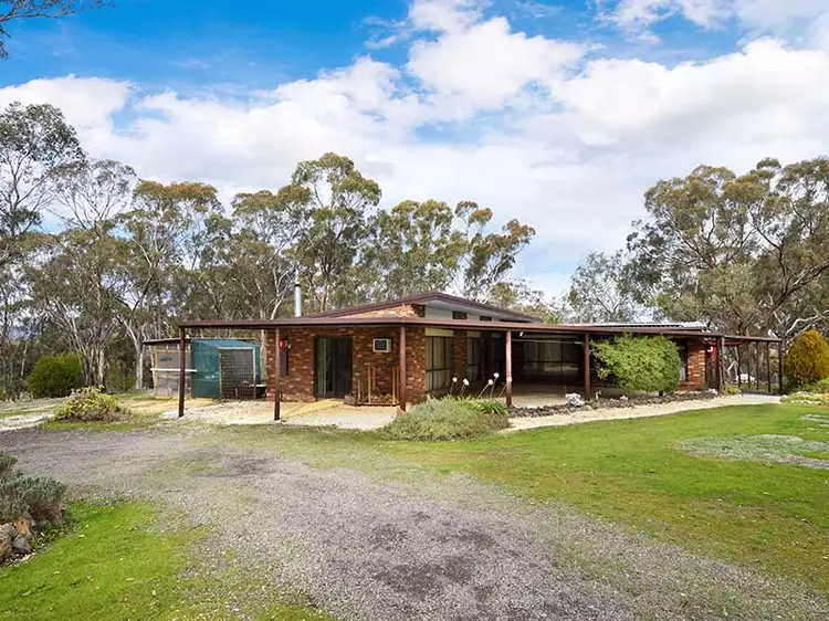 11 Meins Lane, Yapeen VIC 3451