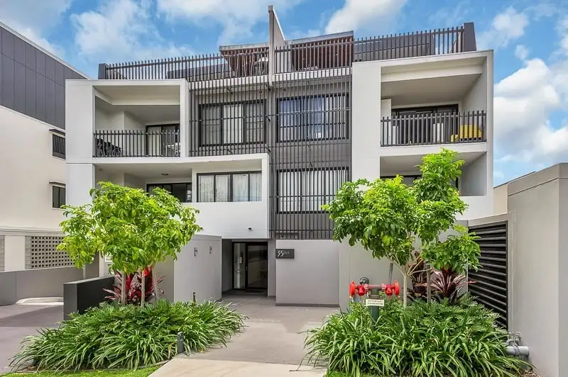 Main view of Homely unit listing, 8/35 Clarence Road, Indooroopilly QLD 4068