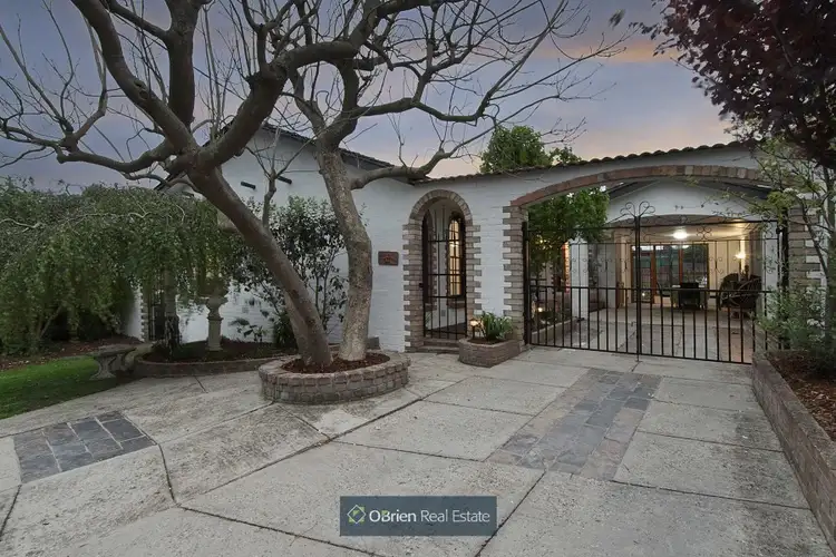 2 Durley Close, Frankston VIC 3199