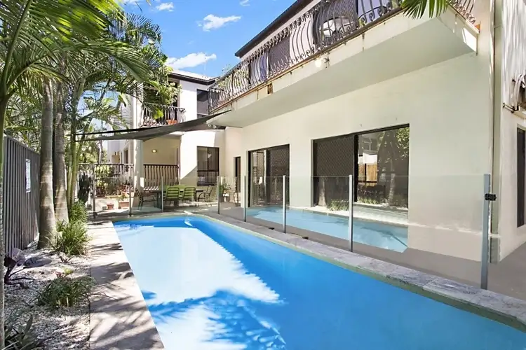 2/115 Seagull Avenue, Mermaid Beach QLD 4218