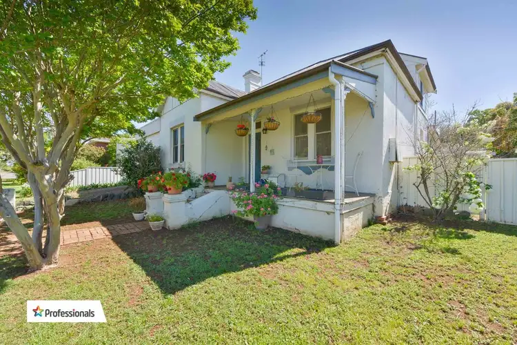 8 Raglan Street, Tamworth NSW 2340
