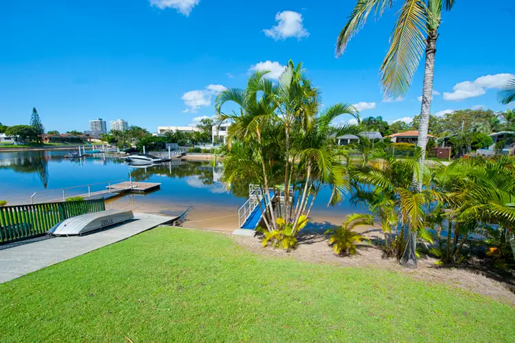 5 Tumbi Street, Broadbeach Waters QLD 4218