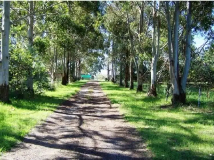 1089 Thomas Road, Oakford WA 6121