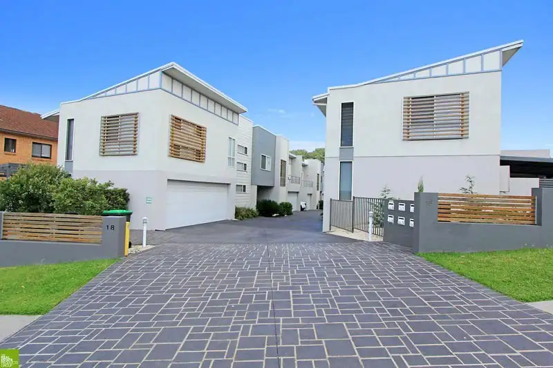 Main view of Homely townhouse listing, 7/16-18 Strathearn Avenue, Wollongong NSW 2500