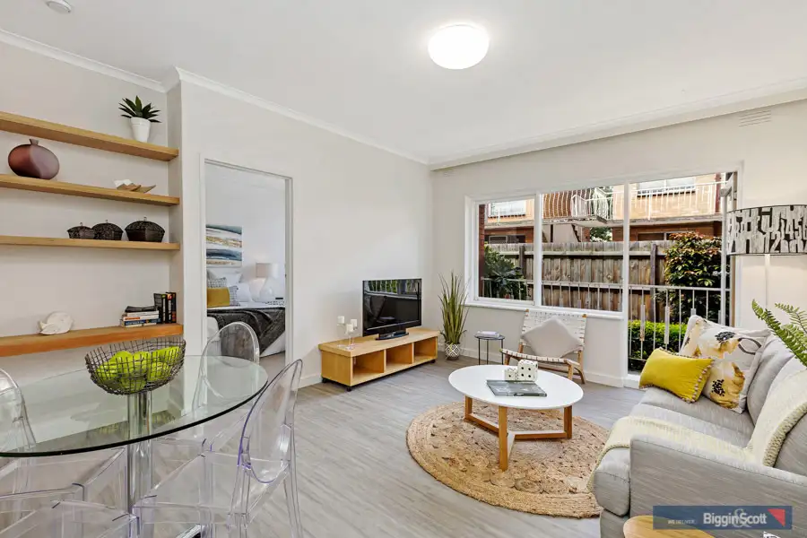 Main view of Homely unit listing, 2/17 Kingsville Street, Kingsville VIC 3012