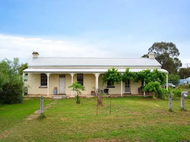 8 Church Street, Newstead VIC 3462