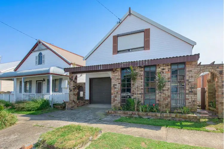 54 Maitland Street, Stockton NSW 2295