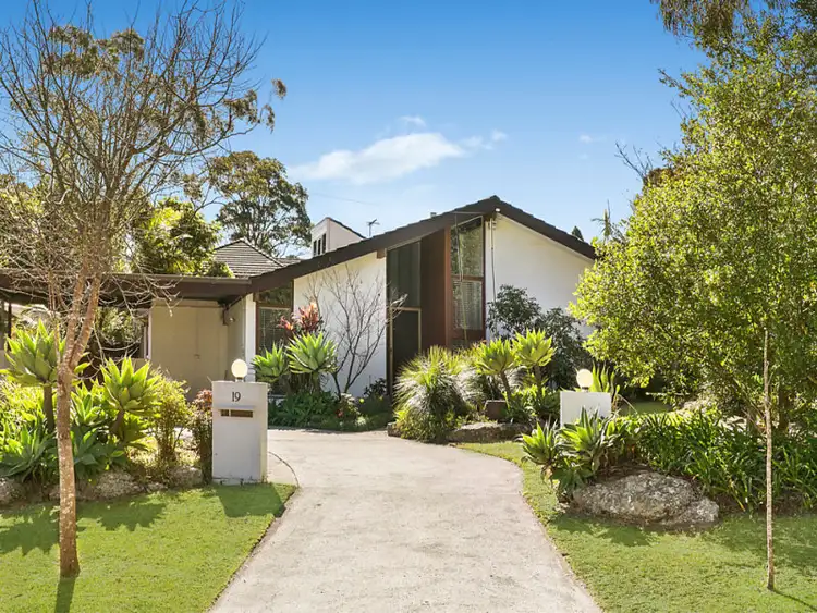 19 Richmond Avenue, St Ives NSW 2075
