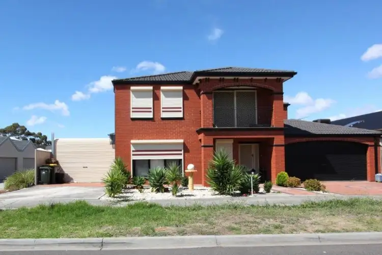 18 Grovedale Circuit, Cairnlea VIC 3023