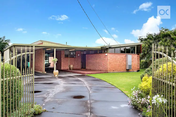 8 Washington Crescent, Findon SA 5023