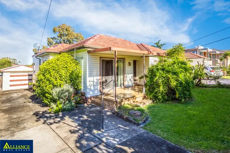 33 Donald Street, Picnic Point NSW 2213