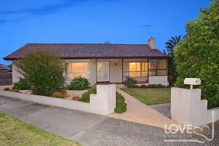 16 Rosenthal Crescent, Reservoir VIC 3073
