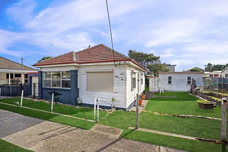 5 Cardigan Street, Stockton NSW 2295