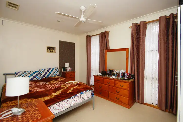 Seventh view of Homely house listing, 2 Canadian Court, Meadow Heights VIC 3048