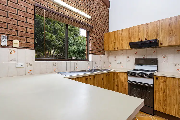 Second view of Homely unit listing, 2/10 McEwen Crescent, Wodonga VIC 3690