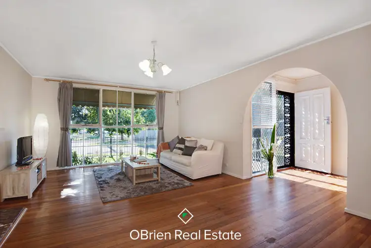 Second view of Homely house listing, 9 Mayfair Court, Frankston VIC 3199