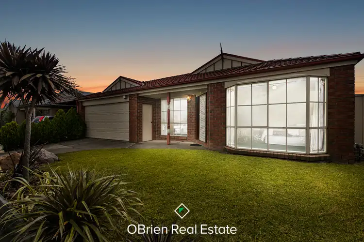 4 Tauna Place, Cranbourne West VIC 3977