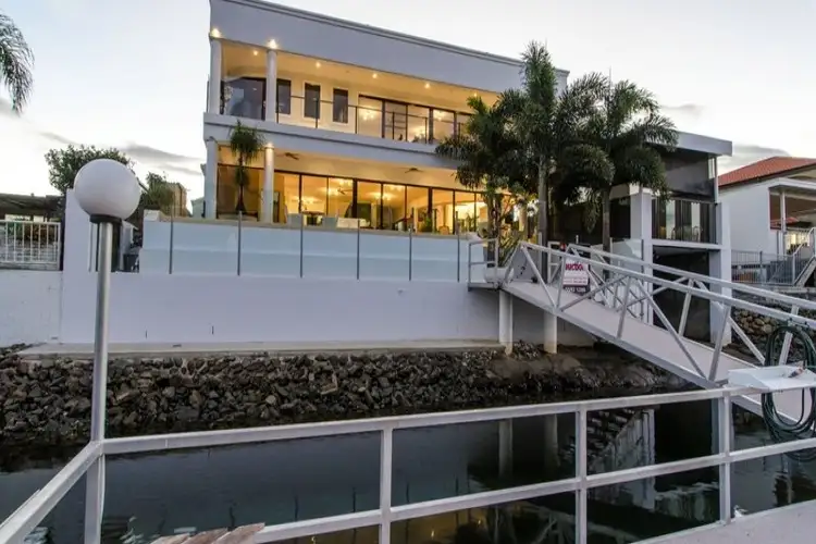 12 Lakeland Key, Broadbeach Waters QLD 4218