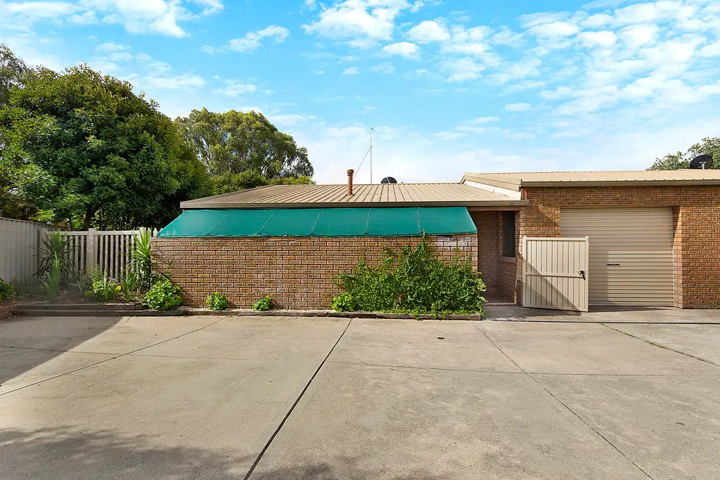 Main view of Homely unit listing, 2/10 McEwen Crescent, Wodonga VIC 3690