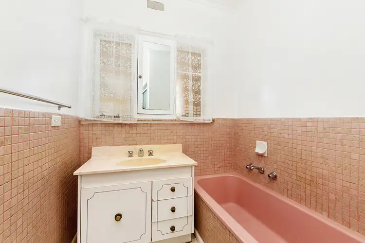 Sixth view of Homely house listing, 10 Mark Street, St Albans VIC 3021