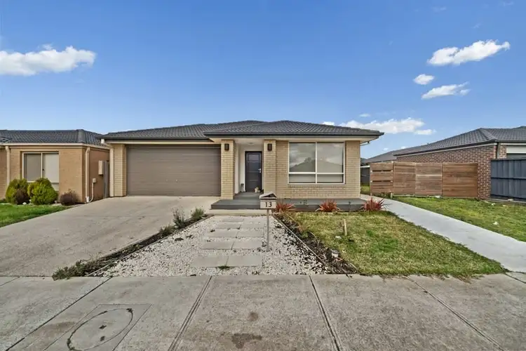 13 Valencia Circuit, Cranbourne VIC 3977