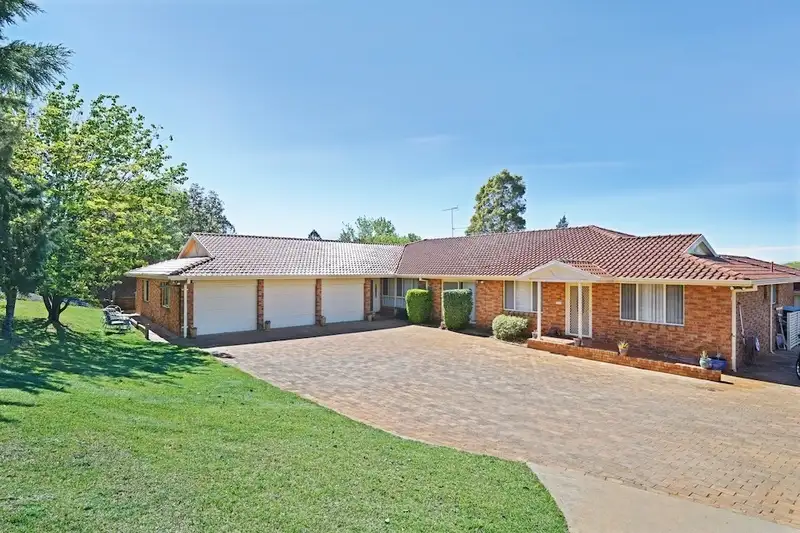 Main view of Homely house listing, 19 Caernarvon Close, Kirkham NSW 2570