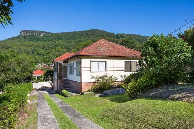 30 Bloomfield Avenue, Corrimal NSW 2518