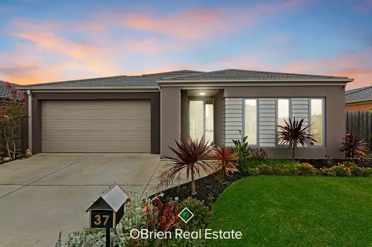 37 Summerhill Boulevard, Drouin VIC 3818