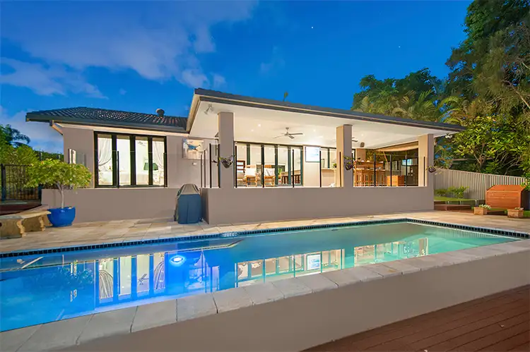 12 Kurrawa Avenue, Mermaid Waters QLD 4218