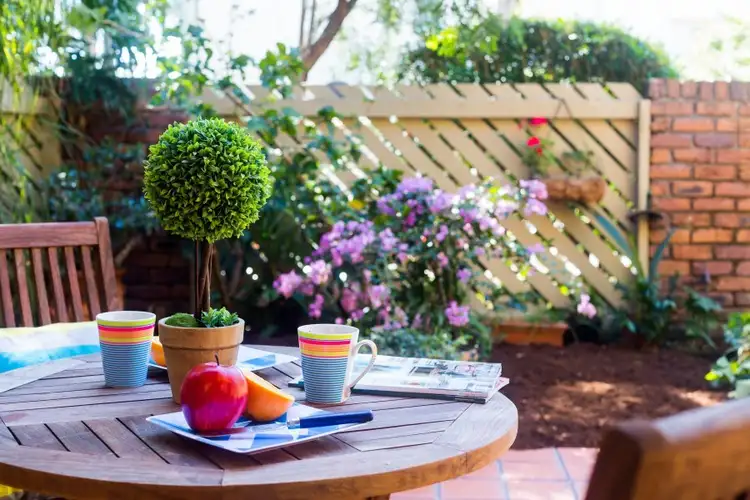 4/1 Jerdanefield Road, St Lucia QLD 4067